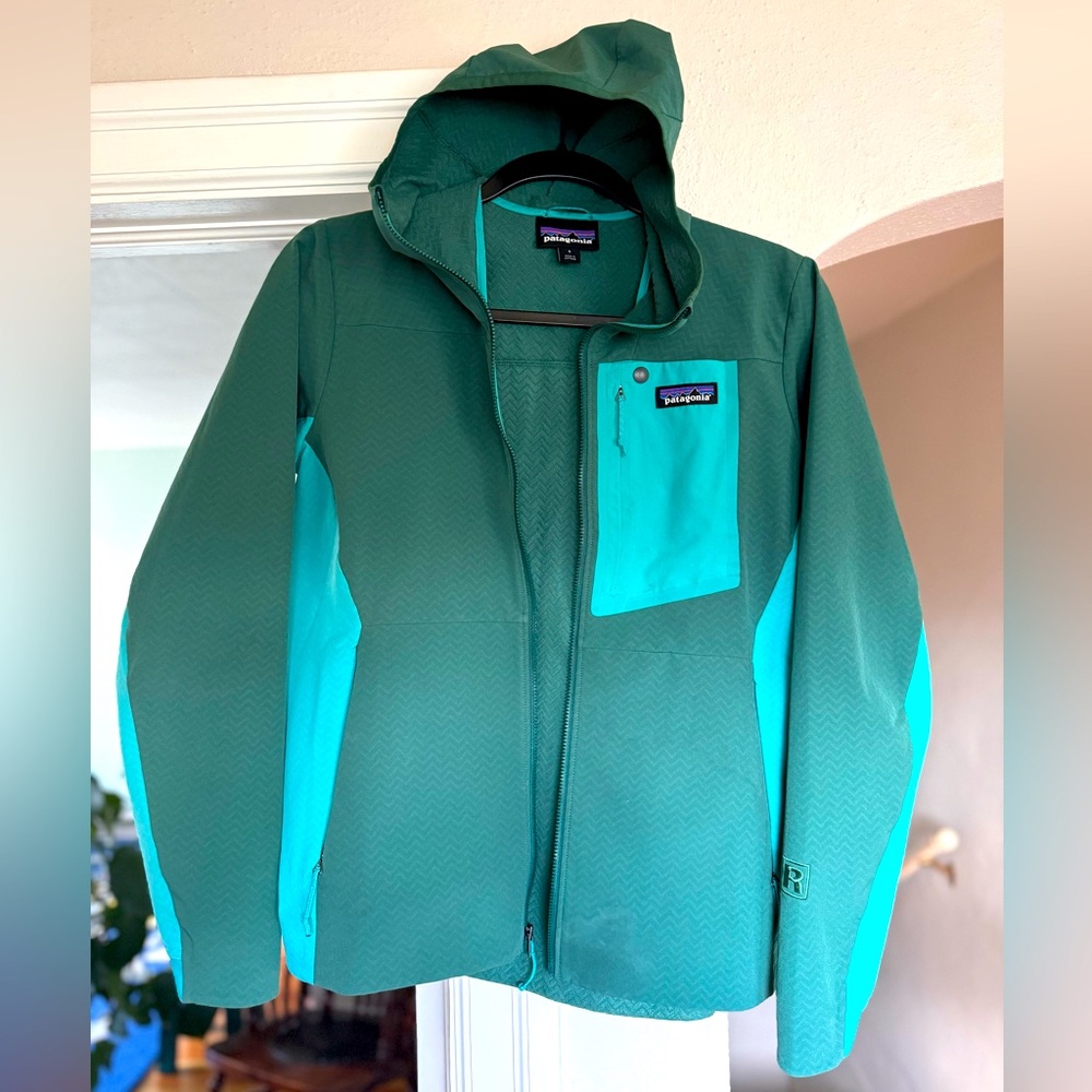 Patagonia Women’s - CrossStrata Hoody - Small - EUC